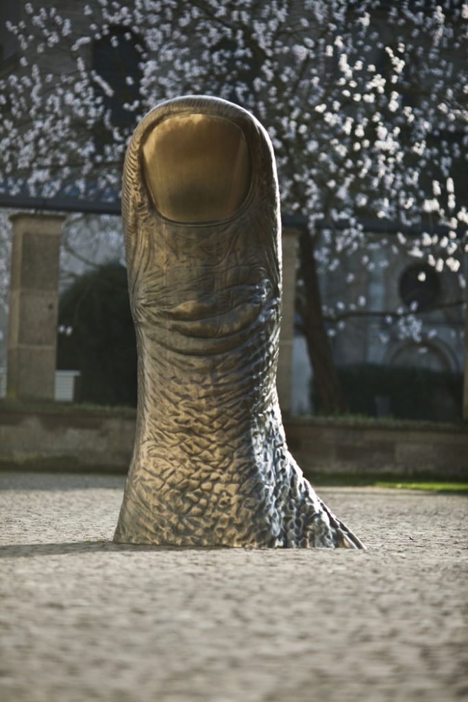 César: Der Daumen (Le Pouce), 1965, Bronze, 240 x 140 x 105 cm, Sammlung Ludwig Koblenz, Schenkung der Sammlung Ludwig, Aachen 2012, Inv.Nr LM 1993/77, Copyright: César 2022. © Bogdan Harstall